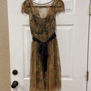 BEAUTIFUL GOLD LACE DRESS